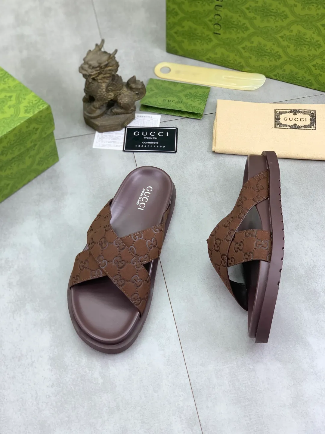 Men's Men's Shoes💰P320💰[New Style]🎁🎁🎁 High-quality GUCCI new casual slippers for the Year of the Snake, original official website, perfect workmanship, transmitting a kind of noble luxury, sublimating its definition of luxury in Gucci's high-end extraordinary craftsmanship. Original Gucci double G combination outsole, code number: 38-44 (45 customized)
